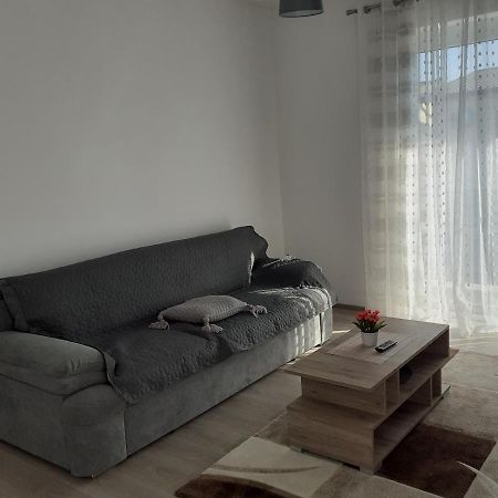 Sara Apartman Livezeni  Exterior foto